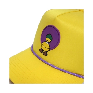 Casquettes de golf haute performance en gros avec trous découpés au laser, 5 panneaux, logo personnalisé en PVC caoutchouc, logo latéral, corde torsadée personnalisée - Product Image 6