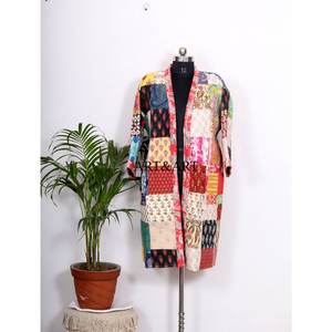 Nuevo Kimono Vintage de Seda con Parches Kantha, Bata Reciclada con Cinturón, Ropa de Dormir para Mujer - Product Image 1
