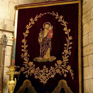 Bannière d'église en velours de qualité supérieure faite à la main - Personnalisée avec fil doré liturgique - Product Image 6