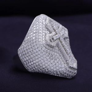 Bague Croix de Jésus Chrétien pour Homme Bague Religion en Diamant Moissanite Créée en Baguette Ronde de 5 Ct - Product Image 2