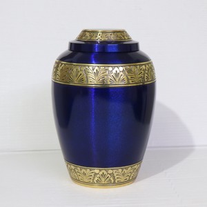 Urne funéraire artisanale en laiton gravé de qualité supérieure pour cendres humaines, gravure personnalisée bleue, urne pour cendres pour le stockage des restes humains - Product Image 2