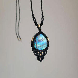 Collar con Colgante de Labradorita Negra Hecho a Mano, Estilo Boho, con Cuentas Doradas, Ajustable, para Mujeres y Niñas - Product Image 2
