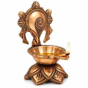 Lampe à huile Diya artisanale en laiton avec plaque décorative, Deepak traditionnel pour la Puja, décoration de temple domestique, cadeau de Diwali, vente en gros - Product Image 1
