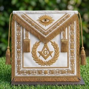 Delantal Masónico Blanco de Lujo con Bordado Dorado de Compases Cuadrados y Ojo que Todo lo Ve, Regalia Masónica - Product Image 1