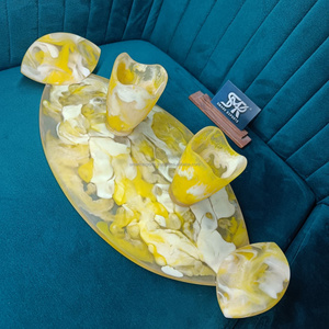 Plateau décoratif en résine avec deux verres en résine assortis, effet marbre fait main, style ange, ensemble de service pour la maison et la cuisine - Product Image 5