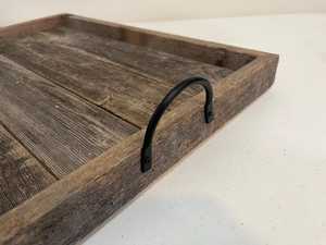 Plateau de service rectangulaire en bois au design attrayant, avec poignée en fer, plateau de petit-déjeuner personnalisé pour mariage, durable, léger, moderne - Product Image 1