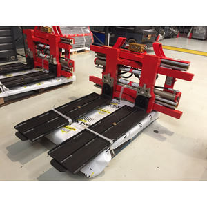 Attaches de grue à balles robustes conçues pour la manutention efficace du foin et le transport de matériel agricole - Product Image 4