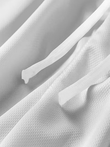 Shorts pour hommes légers, couleur unie, en polyester, avec cordon de serrage à la taille, séchage rapide, décontractés, sportifs, mi-longs, en tissu satiné tissé - Product Image 5