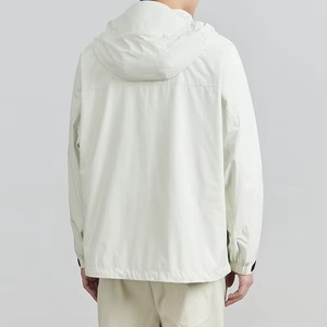 Chaqueta Cortavientos Ligera Personalizada OEM para Hombre, con Capucha, Impermeable, Transpirable, para Viajes y Senderismo - Product Image 5
