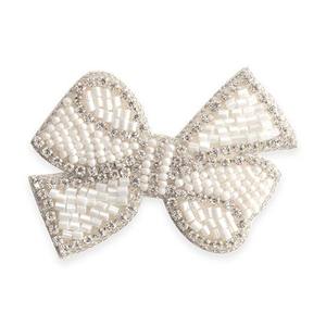 Broche de Perlas Bordadas a Mano con Lazo de Cuentas Blancas, Plateado en Cobre, Aplique de Diseño de Moda al por Mayor - Product Image 1