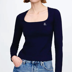 Camiseta de Manga Larga con Cuello Cuadrado para Mujer, 100% Algodón, Logotipo Minimalista, Corte Ajustado, Transpirable, para Todas las Temporadas, Tejido de Punto, Color Sólido - Product Image 1