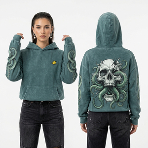 Sudadera con capucha negra premium de 500GSM para mujer, con bajo desgastado, gráfico gótico de calavera en espiral, corte y costura personalizados, estilo oscuro. - Product Image 4