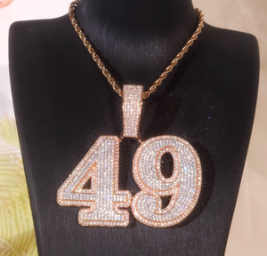 SHREYA DIAM Colgante con Número Personalizado 49, Moissanita y Perla de Agua Dulce con Engaste de Bisel, Plata de Ley 925, Oro Rosa, Estilo Hip Hop Iced - Product Image 2