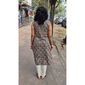 เสื้อยืดยาวพิมพ์ลายแขนกุดทำจากผ้าฝ้ายแท้จากดินเหนียว - Product Image 1