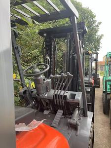 Las carretillas elevadoras Toyota usadas de 3 toneladas se venden rápidamente, ofreciendo alta calidad, alto rendimiento y precios competitivos. - Product Image 5