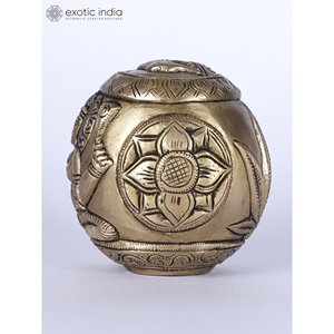 Pièce maîtresse d'orbe rituelle circulaire de 3 pouces faite à la main pour la décoration intérieure, le temple et les cadeaux fabriqués en Inde - Product Image 4