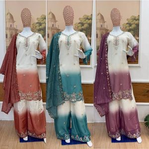Ensemble de tenue de soirée ethnique de créateur avec Kurti à broderies lourdes et perles, Palazzo à découpes et Dupatta en tissage Zari de nylon - Product Image 5