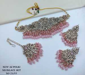 Conjunto de collar choker AD de lujo en rosa pastel y verde menta con pendientes a juego y Maang Tikka de circonita cúbica chapado en plata para novias - Product Image 2