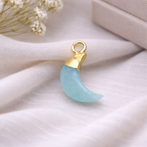 Colgante de Amazonita con Forma de Luna Creciente de 5x16mm, Chapado en Oro, Joyería Minimalista - Product Image 1