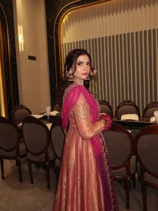 Robe Anarkali pour femmes, robe longue brodée de créateur avec dupatta, tenue de fête, tenue de mariage, tenue ethnique, style élégant - Product Image 3