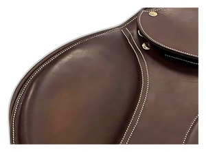 Selle d'équitation anglaise en cuir véritable marron, personnalisable, confortable, avec quincaillerie en laiton nickelé et arceau en bois - Product Image 2