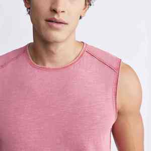 Débardeur tricoté décontracté rose uni sans manches pour homme, col rond, idéal pour l'été, personnalisable avec logo et marque privée - Product Image 6