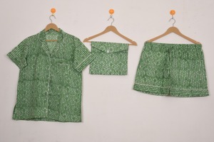 Juego de Dos Piezas con Estampado de Prado Verde - Product Image 3