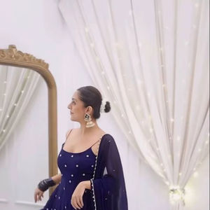 Ensemble robe Anarkali en soie bleue Fendy avec broderie de fils de soie Fendy et travail de dentelle Moti, robe Anarkali et pantalon avec dupatta - Product Image 1