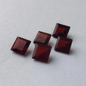 Gema de Granate Natural AAA+ con Corte Facetado y Calibrado en Forma Cuadrada |   Piedras Sueltas para Joyería, Disponibles en Todos los Tamaños - Product Image 4