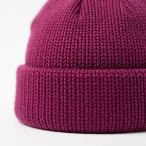 Bonnet tricoté personnalisé avec logo lumineux dans le noir, unisexe, en polyester, chaud, pour les voyages et les activités de plein air - Product Image 4