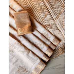 Sari en soie Tussar léger et élégant de la marque Elite Weaves avec broderie complexe en point de croix pour les mariages, disponible sur Shopify - Product Image 3