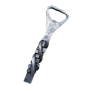 Abridor de botellas de hierro forjado con diseño rizado y acabado en polvo negro mate para accesorios de bar, ideal para regalo o recuerdo. - Product Image 4