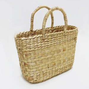 Bolsa de jacinto de agua tejida artesanal: bolsa de compras sostenible, elegante y versátil - Product Image 4