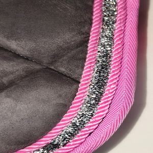 Conjunto de Sillín Ecuestre con Velo Antimosquitos para Caballo, Botas para Patas y Set de Equitación a Juego, Manta de Sillín Transpirable Acolchada - Proveedor YURA EXPORTS - Product Image 3