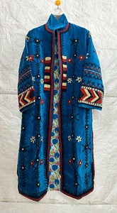 Manteau long luxueux en velours bleu brodé Suzani, style bohème chic, inspiré du vintage, pour femme - Product Image 4