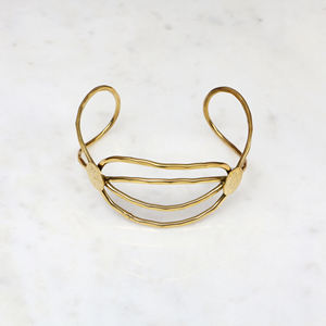 Bracelet manchette en laiton martelé fait main - Jonc géométrique bohème - Bijou minimaliste ouvert réglable en or pour le bras - Product Image 3