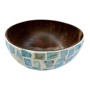 Cuenco de Coco con Incrustaciones de Conchas de Mosaico Único en su Tipo - Arte Vietnamita Pulido a Mano - Product Image 1