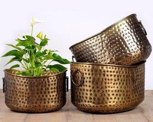 Pot de fleurs vintage galvanisé avec finition d'inspiration antique pour la décoration de jardin, aménagement paysager de patio, fleurs et herbes de balcon - Product Image 1