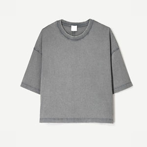 เสื้อยืดผู้หญิงสีดำล้วน ทรงปกติ แขนสั้น สวมใส่สบาย ผ้าฝ้าย 100% คอกลม ระบายอากาศได้ดี เป็นมิตรกับสิ่งแวดล้อม น้ำหนัก 200 กรัม ทรงไหล่ตก - Product Image 4