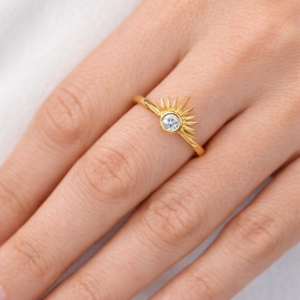 แหวนเพชรทรงกลมประดับเพชรแบบมินิมอลลายซันเบิร์สต์ทองคำแท้ 14K สำหรับผู้หญิง - Product Image 4