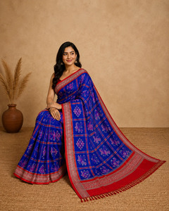 Sari Khandua Premium en coton bleu roi et rouge avec motifs traditionnels violets et roses, bordure géométrique, tenue ethnique indienne - Product Image 2