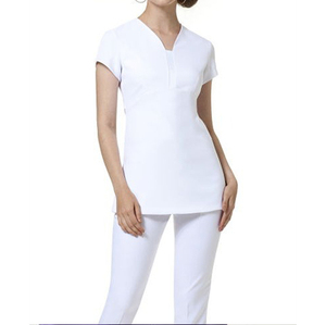 Haut de travail rose à manches courtes et col en V pour femme, idéal pour salon de beauté, personnalisable avec logo, respirant, 65% polyester 35% coton, Wexturn Wears, tailles XS-5XL - Product Image 2