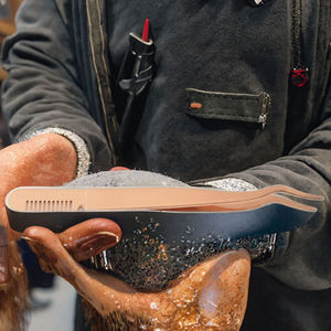 Pince à épiler de luxe en acier inoxydable de qualité supérieure, faite à la main, avec séparateur de sourcils pour salon de maquillage et soins personnels - Product Image 4