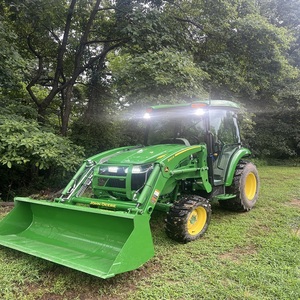 Tractores compactos John Deere 3039R duraderos con fácil acceso al servicio y potente sistema de enganche de 3 puntos - Product Image 6