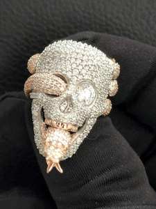 Anillo de Calavera Personalizado con Incrustaciones de Moissanita de 6ct, Acabado en Dos Tonos, Sin Níquel ni Plomo, Joyería HipHop de Plata Esterlina Sólida - Product Image 5