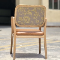 Fauteuil Rétro Vintage en Cuir PU avec Coussin Camel, Cadre en Bois Massif et Dossier à Motif Damassé – Chaise d'Appoint pour Salon ou Café