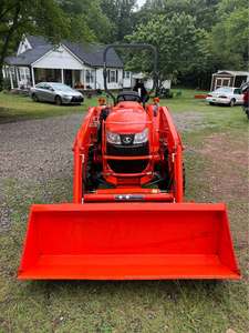 Tractor Agrícola Compacto Kubota L3901 de Alto Rendimiento con Capacidad 4x4, Construcción Duradera y Operación Eficiente - Product Image 2