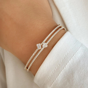 Pulseras de Oro de 18K para Mujer con Colgante de Corazón de Diamante Corte Esmeralda y Zirconia Engastada en Canal, Joyería de Moda - Product Image 2