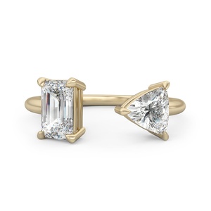 Bague de fiançailles pour femme en argent sterling 925 avec bande ouverte sertie de diamants et moissanite triangulaire éclatante - Product Image 1