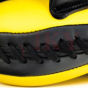 Mitaines de frappe courbées à doigts séparés avec support de poignet sécurisé pour l'entraînement MMA et de Kickboxing – Pads de boxe jaunes et noirs - Product Image 6